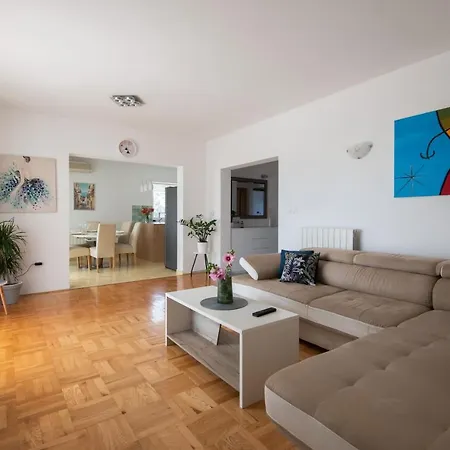 Family Diklo Apartment Zadar